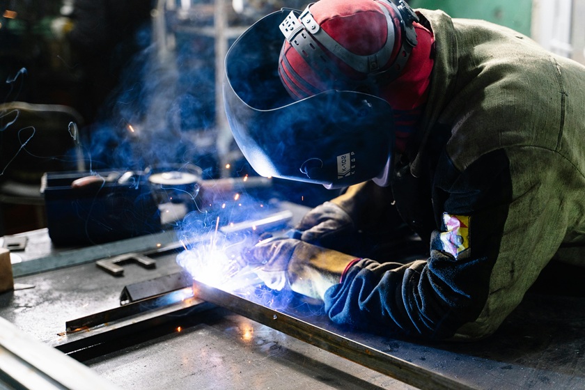 Gaji Welder Bisa Bikin Kaget. Pekerjaan Ini Bisa Dibayar Mahal