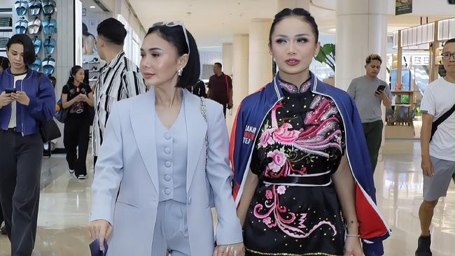 Potret Krisdayanti Raih 2 Medali Emas di Kejuaraan Nasional Wushu